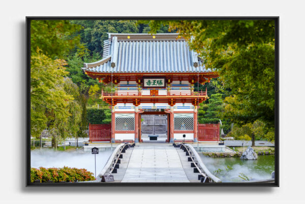 tirage photo d'une porte rouge d'un temple au japon dans une caisse américaine fine noire