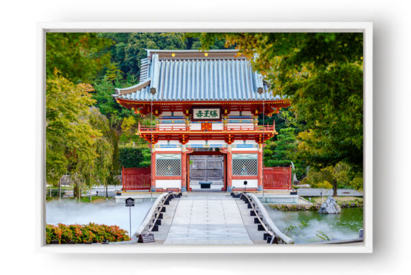 tirage photo d'une porte rouge d'un temple au japon dans une caisse américaine blanche