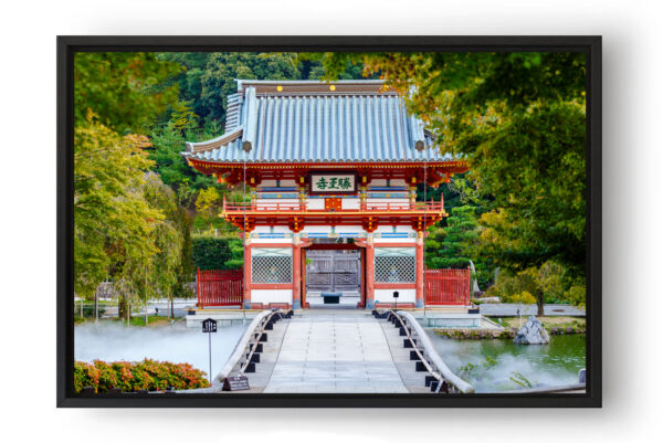 tirage photo d'une porte rouge d'un temple au japon dans une caisse américaine noire